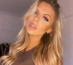 She is known for being bubbly and funny. Chloe Burrows Wiki Love Island Age Height Parents Boyfriend Job