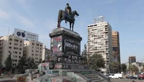 Ahora | estatua de baquedano arde. Confirmado Estatua Del General Baquedano Y Su Caballo Se Quedan En Plaza Italia Flanlate