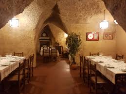 Está en el camino viejo de simancas, en valladolid. Restaurante La Cueva De Mucientes Valladolid En Mucientes 4 Opiniones Y 6 Fotos