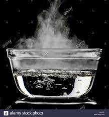 Strom sparen beim reis kochen. Wasser Kocht Im Glas Stockfotografie Alamy