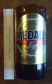 medalla light beer cerveza vaso