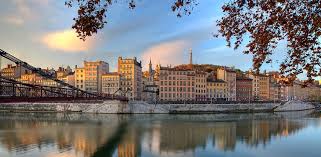 La métropole de lyon a mis en place des mesures d'urgence pour faire face à la crise et aider les secteurs les plus exposés. Travel Guide Lyon France