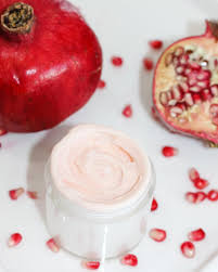 diy pomegranate face moisturizer recipe