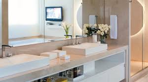 Os boxes de vidro do banheiro podem facilmente acumular resíduos bastante notáveis de sabonetes, gordura e outros tipos de mancha. Limpeza De Banheiro Como Limpar Banheiro Dicas Da Lucy