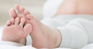 relieve swollen feet in pregnant women
