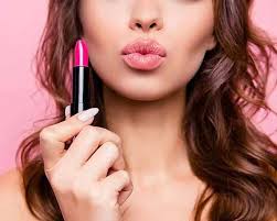 lipstick on chapped lips femina in