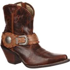 If you're unfamiliar with spur straps, they consist of two separate pieces, usually leather, that each attach to the buttons on a pair of spurs to hold them. Crush By Durango Women S Spur Strap Demi Western Boots