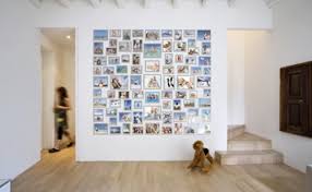 how to arrange pictures on a wall