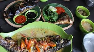 Berikut resep udang dan ikan gratin dengan taburan oats dari bbcgoodfood.com. Patin Bakar Bambu Khas Balikpapan Di Warung Daun Kalimantan Tribun Kaltim