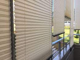 Cam balkon plise perde katlanır bir şekilde olduğu için her ortamda rahatlıkla kullanılabilir. Balkon Stor Perde Istanbul Cam Balkon Plise Perde Sistemleri