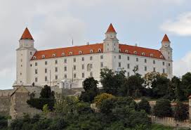 Resultado de imagem para bratislava castle