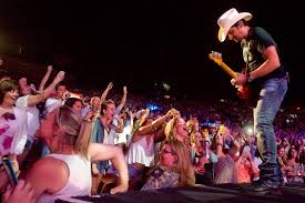 Country Superstar Brad Paisley Will Play Agua Caliente
