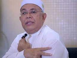 Salah seorang daripada mereka ialah susuk figura yang amat dikenali ramai iaitu allahyarham tuan guru 3. Menghindar Pengamalan Ilmu Sihir Ust Dato Abu Hassan Din 19th May 2012 Youtube