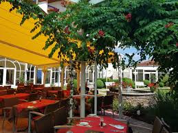 Lauschen sie dem zwitschern der vögel und genießen sie zusammen mit ihren liebsten eine auszeit vom. Restaurant Krone Friedrichshafen Genuss Pur