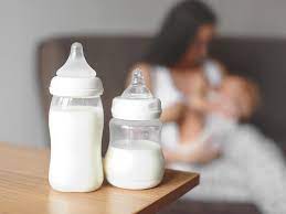 Có nên cho trẻ sơ sinh uống thêm sữa ngoài - Tin Tức VNShop