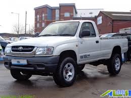 3328 an used 2005 toyota hilux pick