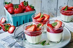 strawberry jelly panna cottas