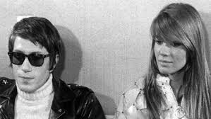 She made her musical debut in the early 1960s on disques vogue and found immediate success with her song tous les garçons et les filles. Francoise Hardy Icone Francaise De La Chanson L Express