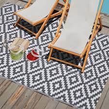 outdoor geometric area rug in the rugs