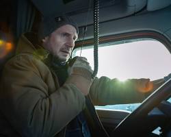 Image of Kışın, Kuzey Kutbu'nda buz yollarında kamyon kullanan kamyon şoförlerinin hikayesini anlatan reality şov olan Ice Road Truckers