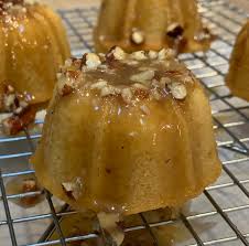 mini cakes with maple pecan glaze
