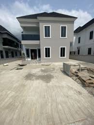 fully detached 5 bedroom duplex bq