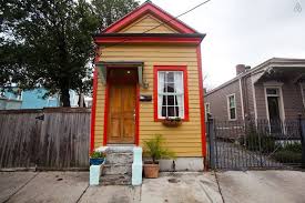 Tiny Shogtgun Cottage In New Orleans