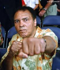 lire article &middot; Mohamed Ali le 11 juin 2005, à Washington - 1396939-boxing-legend-muhammad-ali-stepps-down-950x0-1