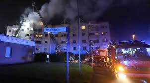 Die feuerwehr rückte mit 43 mann aus. Brand In Leverkusen Neun Verletzte