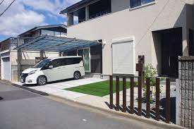 玄関廻りを緩く仕切ったオープン外構施工例 プライベート空間を守りながらも使い勝手のいいオープンなデザインです オープン外構 片流れ 外構