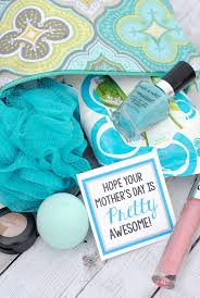 pretty awesome makeup gifts for a