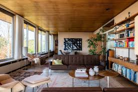 A 60s Villa With A Strong Bauhaus Vibe