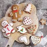 How do you store decorated gingerbread cookies?