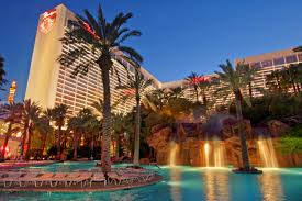 vegas pools that non guests can access