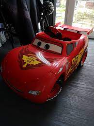 This kid s ride on car features an interactive steering wheel with real honking horn to let your little one pretend they are really riding inside of lightning mcqueen. Lightning Mcqueen Ride On Village