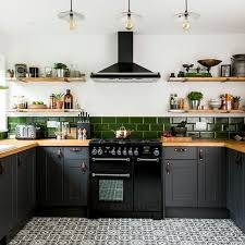 This kitchens sage color scheme is incorporated from countertop to ceiling through glossy green glass tiles. Carrelage A Kitchen S Backsplash With Emerald Green Facebook