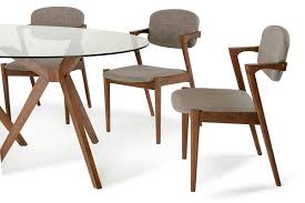 Modern oval shape dining table. Modrest Skylar Mid Century Glass Oval Dining Table
