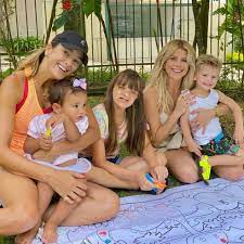 Karina Bacchi se reúne com Ticiane Pinheiro e os filhos 