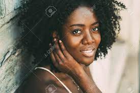笑顔美人黒人女性のクローズアップの写真素材・画像素材 Image 94454190