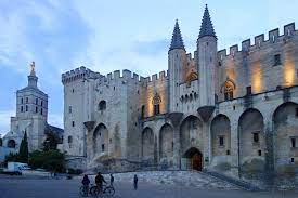 Capital of the vaucluse and the côtes du rhône, seat of the popes and city of art and culture, theatre, cinema, museums, big stores and little shops, avignon is a small city that has everything a big one has, and then some. Avignon A Medieval Town With A Youthful Attitude By Rick Steves