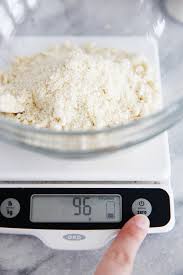 how to use a scale for baking