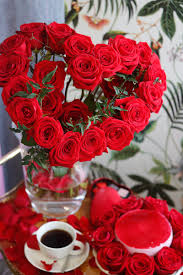 the tradition of giving red roses on