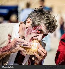 「zombie eating」的圖片搜尋結果