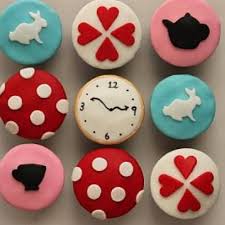 And there's no way i could ever eat them. Alice In Wonderland Cupcakes Girl Party Dessert Ideas Tip Junkie