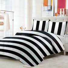White Bedding Set With 2 Pillow Cases