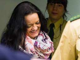 Beate zschäpe, a former member of the national socialist underground (nsu) group, was on wednesday sentenced to life in prison for the murder of 10 people, two bombings and several crimes of. Nsu Prozess Warum Wirkt Beate Zschape Glucklich Archiv