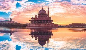 Malaysia merupakan sebuah negara yang istimewa. Destinasi Mesra Muslim