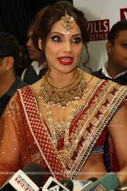 today s eye candy bipasha b