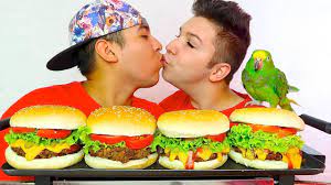 Burger Challenge With My Boyfriend • MUKBANG - YouTube