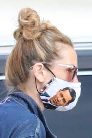 The barack obama presidency had its share of detractors and supporters, and being in the social media age, a wealth of funny memes—even without joe a classic example in the biden/obama meme category, republicans vying for the presidency—especially donald trump—just would not let. Julia Roberts Wears A Mask With President Obama S Face On It